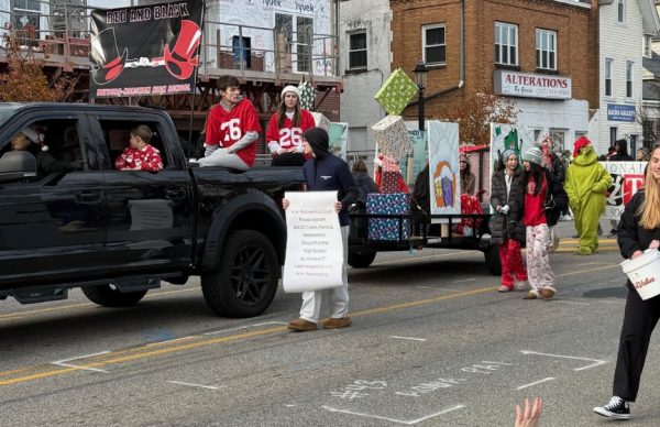 Hatters Student Union Grinch Float Shines at Hatboro Parade